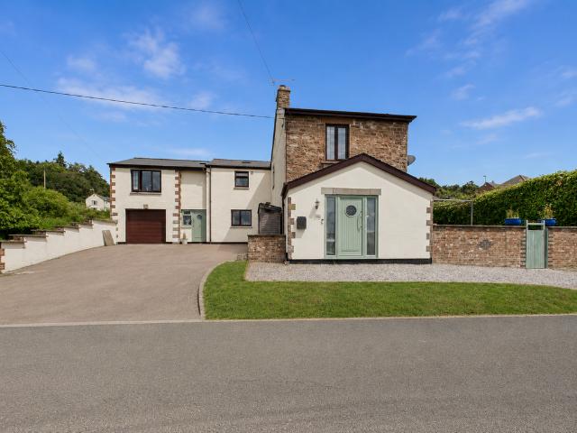House for sale in Bromsberrow Heath, Gloucestershire