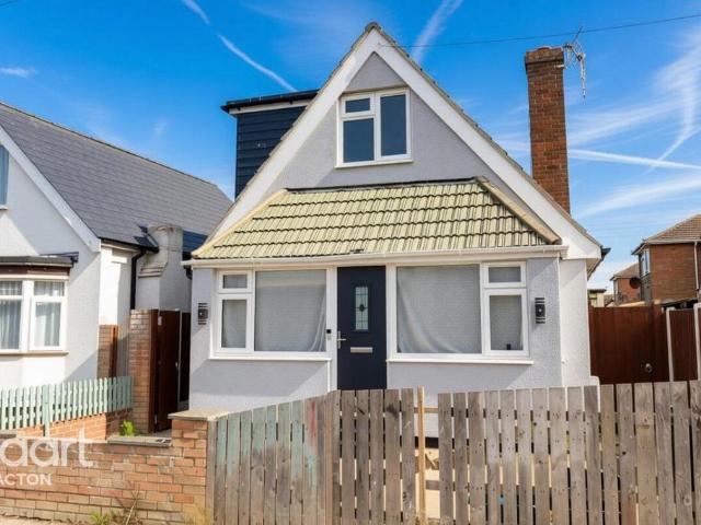 House for sale in Dale Hill, Essex