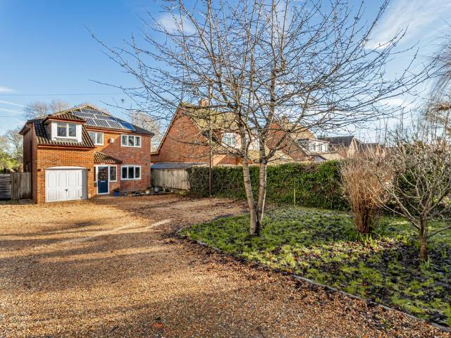House for sale in Weston Turville, Stoke Mandeville