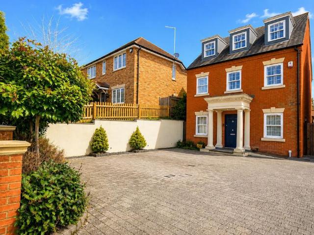 House for sale in Caddington, Bedfordshire