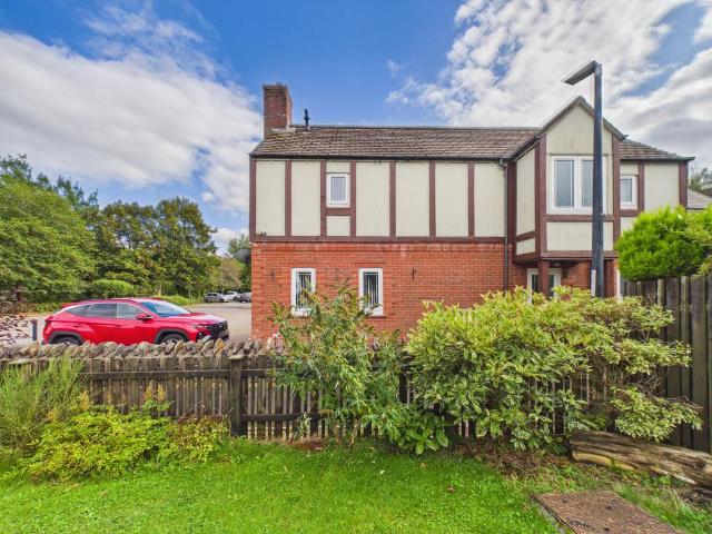 House for sale in Cwm, Waun-lwyd