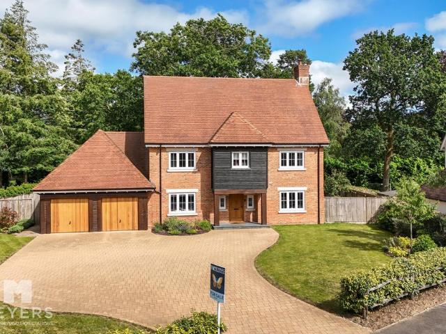 House for sale in Tricketts Cross, Ferndown