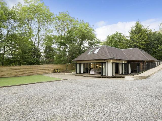 House for sale in Woodside Park, Greater London