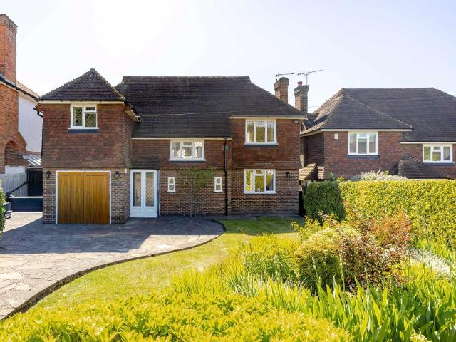 House for sale in London Borough of Croydon, Sanderstead