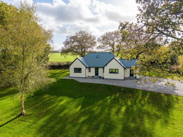 House for sale in Weir Quay, Devon