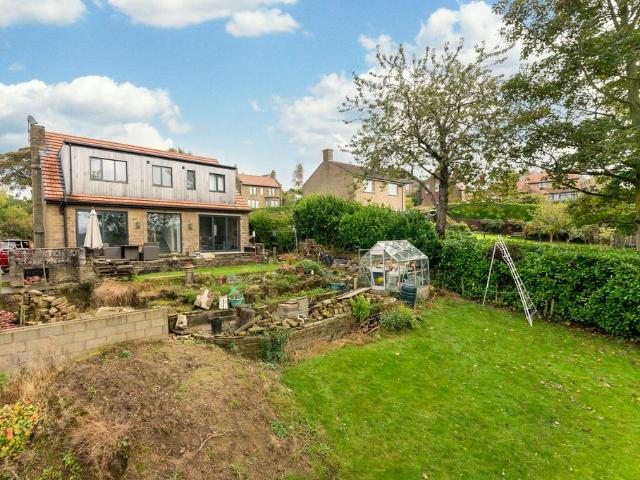 House for sale in Shelley, Shepley