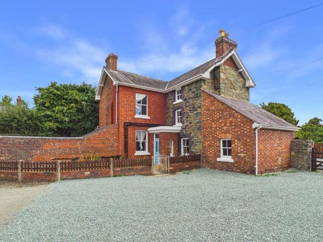 House for sale in Bronybuckley, Welshpool