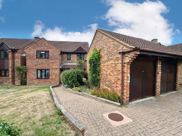 House for sale in Round Green, Luton