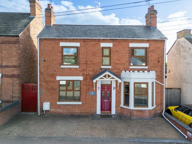House for sale in Finedon, North Northamptonshire