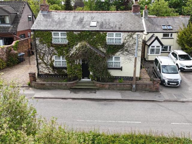 House for sale in Roby Mill, Lancashire