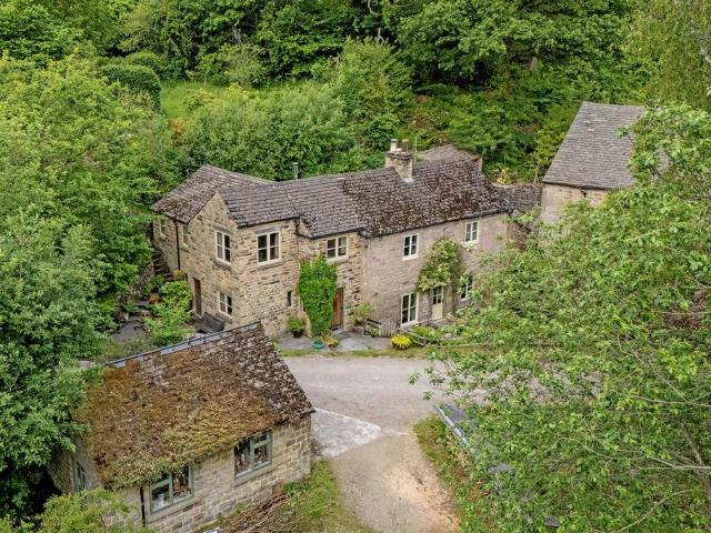 House for sale in Froggatt, East Midlands