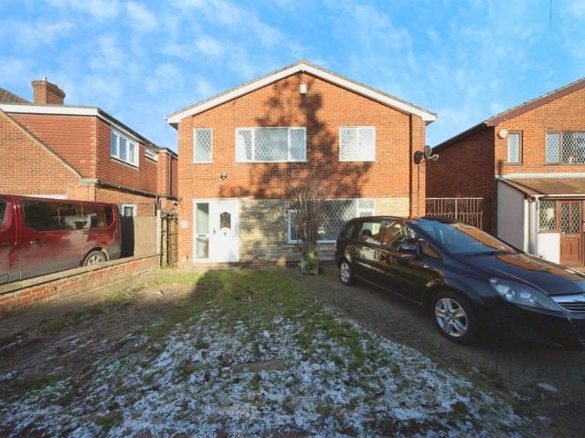 House for sale in Leagrave, Luton