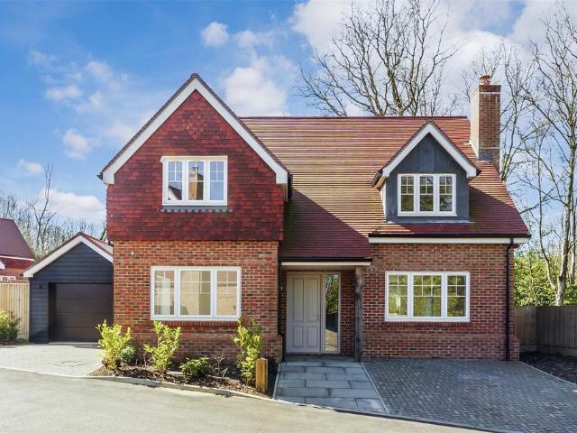 House for sale in Box Hill Village, Pachesham Park