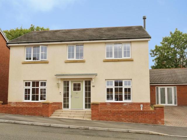House for sale in Tonyrefail, Coedely