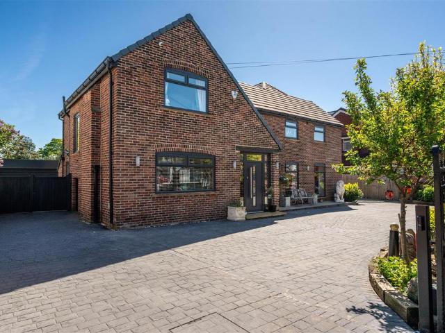House for sale in Austhorpe, West Yorkshire