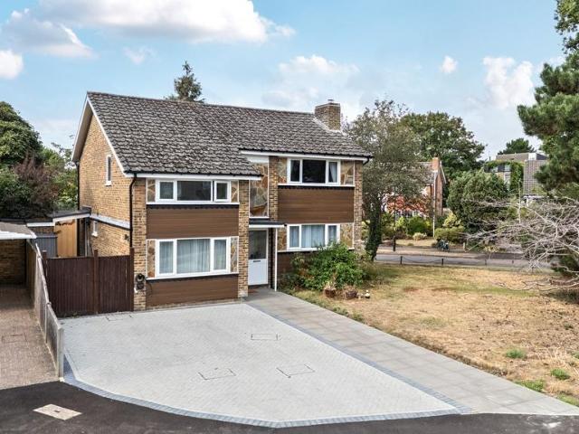 House for sale in London Borough of Richmond upon Thames, Greater London