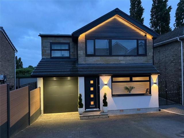House for sale in Farsley, West Yorkshire