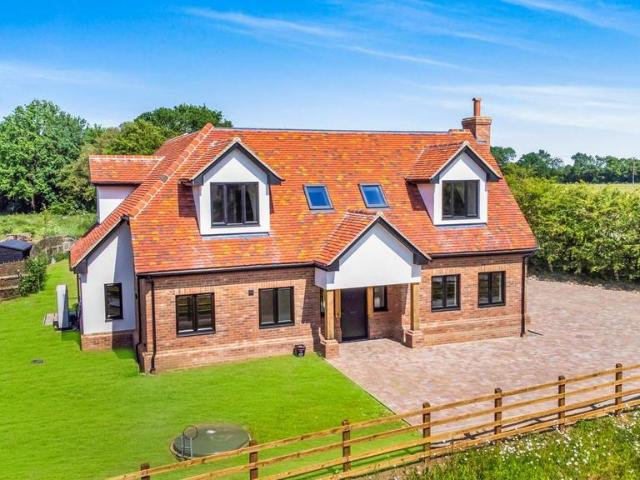 House for sale in Felsted, Duton Hill