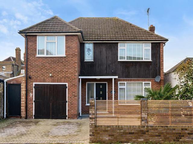 House for sale in Lower Halliford, Surrey