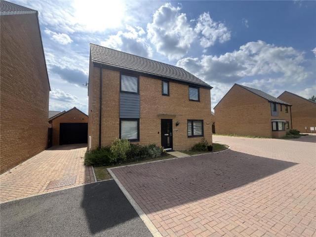 House for sale in Houghton Regis, Bedfordshire
