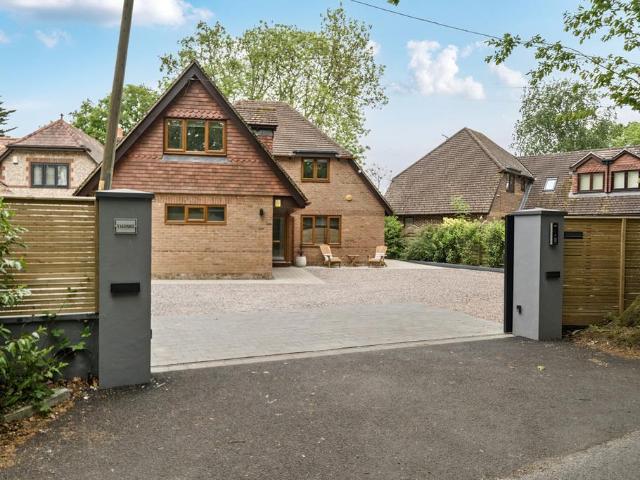 House for sale in The Butts, Kent