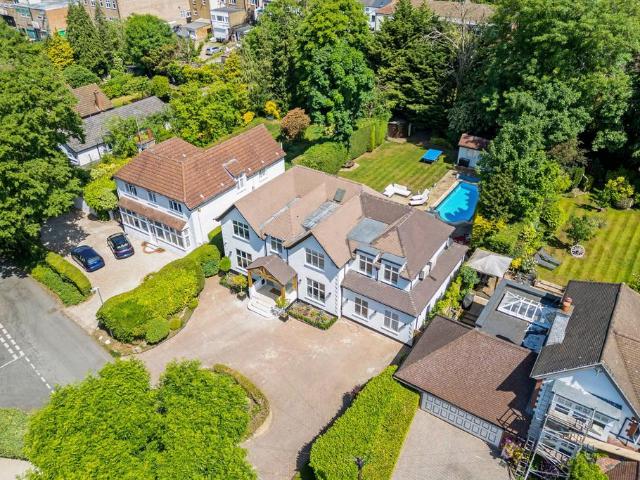 House for sale in Bushey Heath, Hertsmere