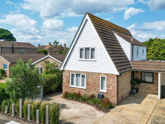 House for sale in Littlecote, West Sussex