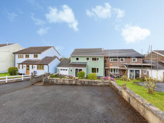 House for sale in Llannon, Wales