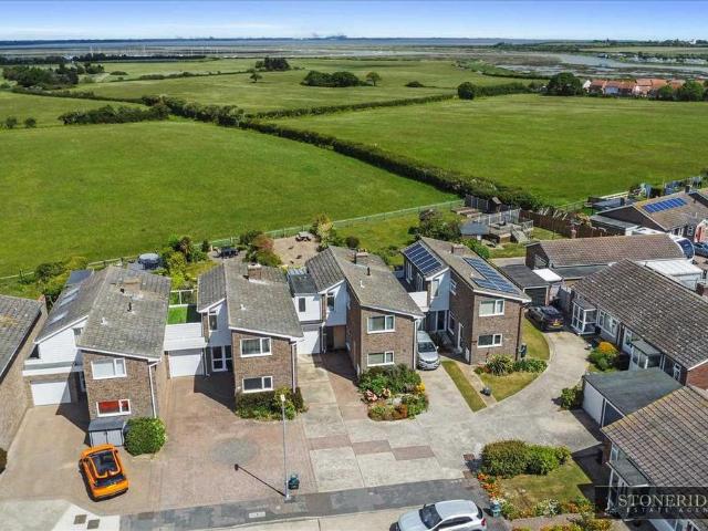 House for sale in Frinton and Walton, Dale Hill