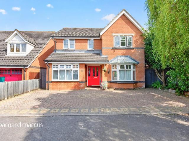 House for sale in Hook, Greater London
