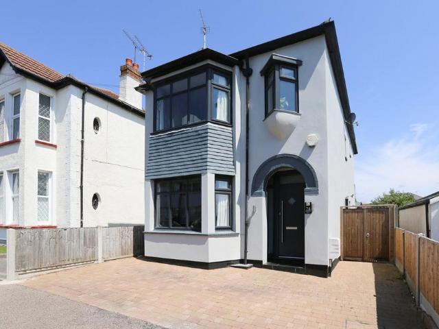 House for sale in Alton Barnes, Essex