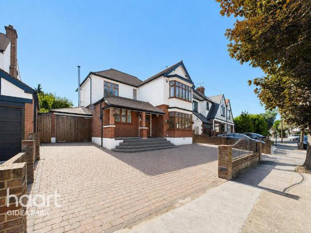 House for sale in Gidea Park, Greater London