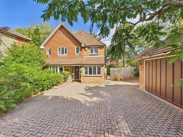 House for sale in Heol-las, Surrey