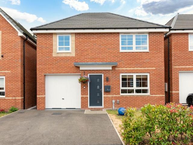 House for sale in Royston, South Yorkshire