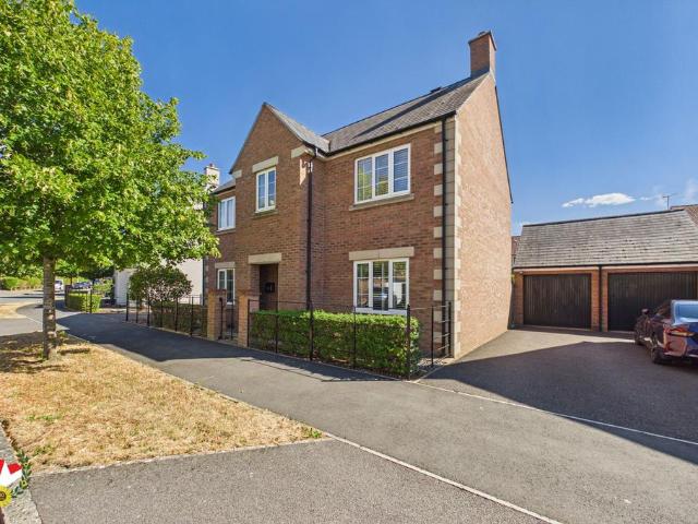 House for sale in Hunts Grove, Stroud