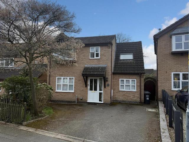 House for sale in Cawston, New Bilton