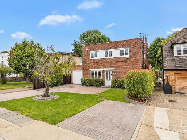 House for sale in Gidea Park, Greater London