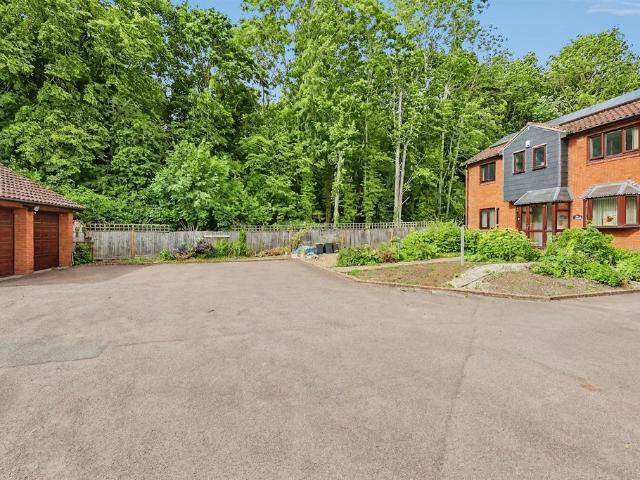 House for sale in East Hunsbury, Northamptonshire