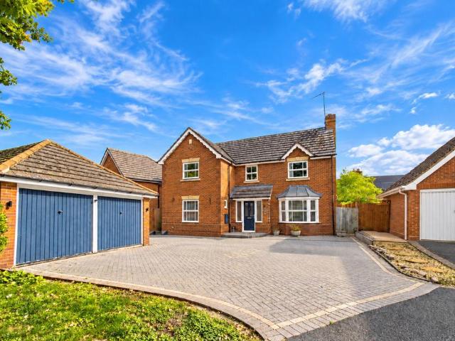 House for sale in Lyppard Grange, Worcester