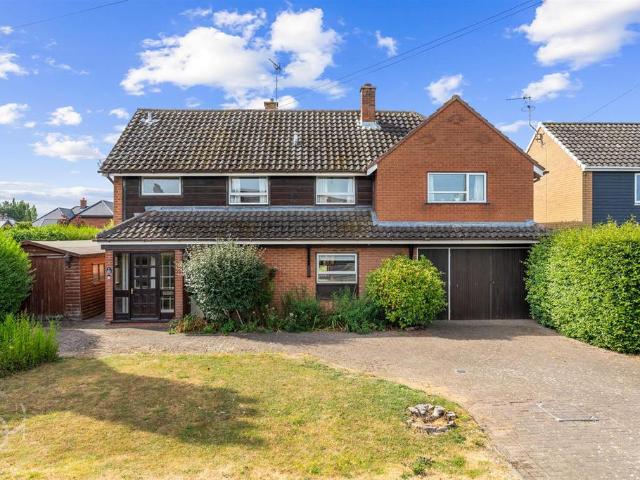 House for sale in Crookhill, Worcestershire