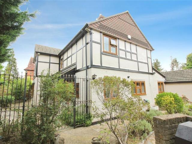 House for sale in Dee Park, Reading