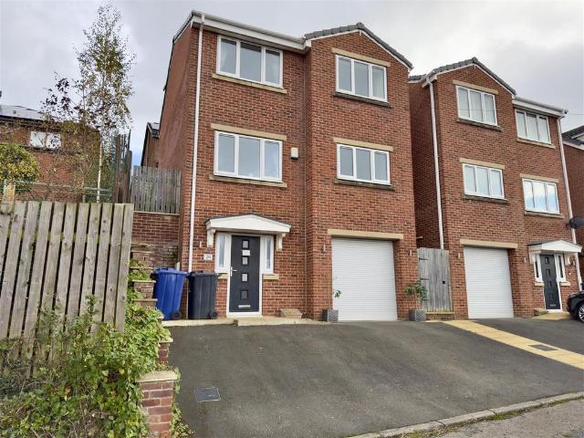 House for sale in Blacker Hill, South Yorkshire