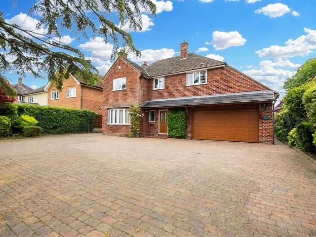 House for sale in Cuddington, Cheshire