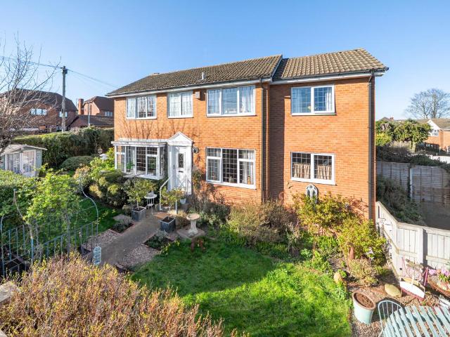 House for sale in Horbury, West Yorkshire