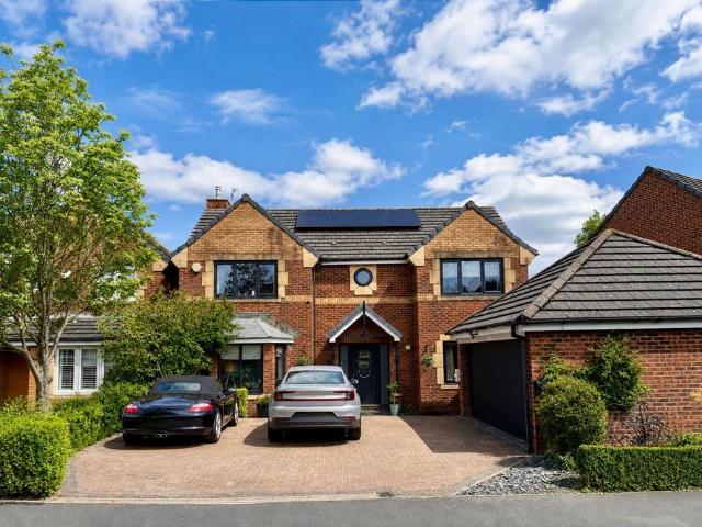 House for sale in Charlesworth