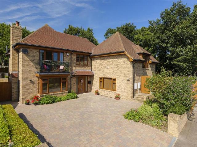 House for sale in West Cliff, Acol