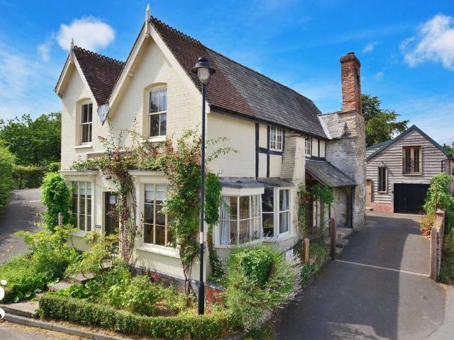 House for sale in Pembridge