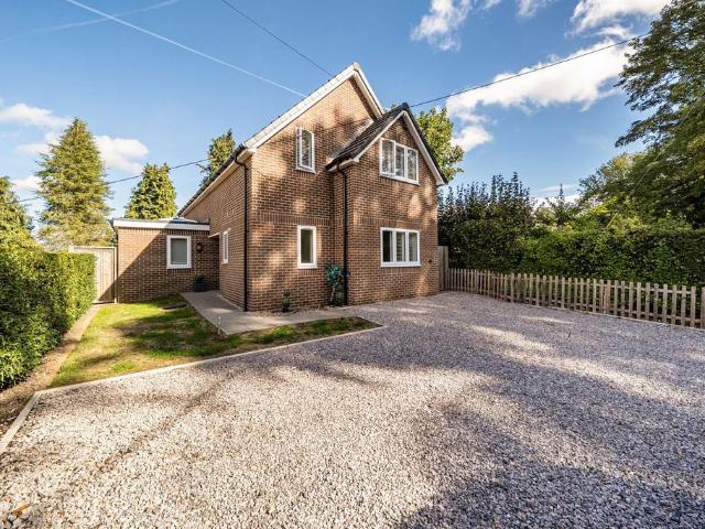 House for sale in Berg Estate, Basingstoke and Deane