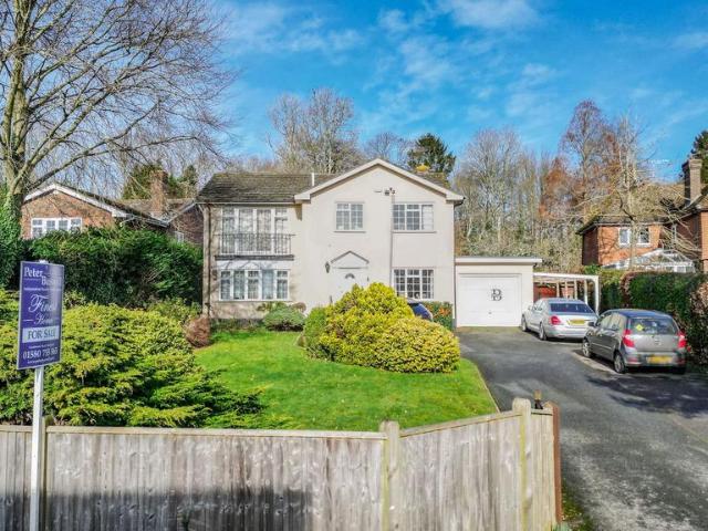 House for sale in Hurst Green, Heathlands
