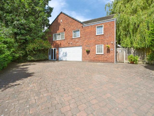 House for sale in Elmton, East Midlands